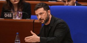 O Βολόντιμιρ Ζελένσκι στο γαλλικό κοινοβούλιο
