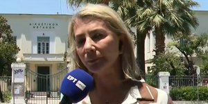 Η Ζέττα Μακρη έξω από το Δικαστικό Μέγαρο 