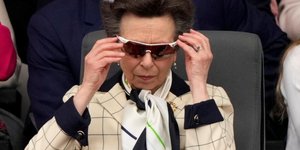 Η πριγκίπισσα Άννα γίνεται 75 και αποδεικνύει πως το στιλ δεν έχει ηλικία