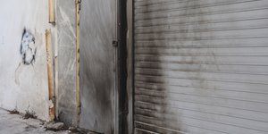 Άγνωστοι τοποθέτησαν εμπρηστικό μηχανισμό σε ισόγειο πολυκατοικίας στον Κολωνό