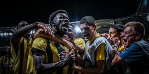 Ο Αμπουμπακαρί Κοϊτά πανηγυρίζει το γκολ που πέτυχε εναντίον της Άντερλεχτ για τα προκριματικά του Conference League