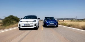 Renault 5 E-Tech Electric vs MINI Cooper SE