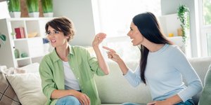 Γυναίκες τσακώνονται 