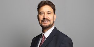 Παραιτήθηκε ο Ειδικός Απεσταλμένος Εμπορίου της Βρετανίας στην Τουρκία, Αφζάλ Καν