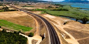Ο Όμιλος AKTOR έδωσε σε κυκλοφορία τη σύνδεση της Λευκάδας με τον Δυτικό Άξονα, ταχύτερα από το προβλεπόμενο