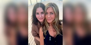 Τζένιφερ Άνιστον, Κόρτνει Κοξ