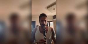 Ο Άρης Μουγκοπέτρος έπαιξε κλαρίνο για πρώτη φορά