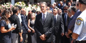 Ο Κυριάκος Μητσοτάκης στην κηδεία του Απόστολου Βεσυρόπουλου