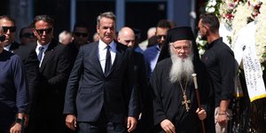 Ο Κυριάκος Μητσοτάκης στην κηδεία του Απόστολου Βεσυρόπουλου