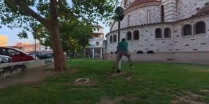 Η στιγμή που ο Ευτύχης Μπλέτσας ρίχνει τη κολώνα