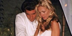 Η νύφη που άλλαξε τα πάντα: Πώς το νυφικό της Καρολίν Μπεσέτ-Κένεντι έγινε σύμβολο μιας νέας εποχής