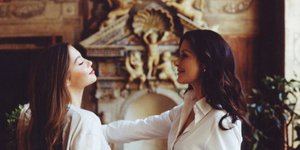 Η Κάθριν Ζέτα Τζόουνς με την κόρη της/ Φωτογραφία: Instagram/ @carys.douglas