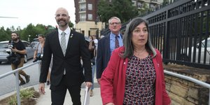 Τα παραιτηθέντα στελέχη των CDC, Ντέμπρα Χούρι, Δημήτρης Δασκαλάκης (αριστερά) και Ντάνιελ Τζένριγκαν