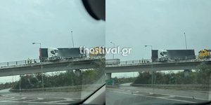 Εκτροπή νταλίκας στην ΠΑΘΕ