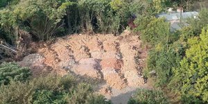 Πετούσαν ανεξέλεγκτα τόνους μπαζών