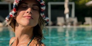 Η Ντορέττα Παπαδημημητρίου με μπικίνι στην πισίνα/ Φωτογραφία: Instagram/ @dorettapapadimitriou_official