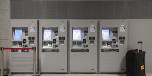 Εκδοτήρια στο μετρό Θεσσαλονίκης