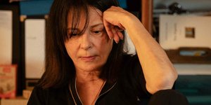 Κοιμάται μόνο 2 ώρες, γράφει τη νύχτα και μπήκε στις λίστες για το Νόμπελ -Η καθημερινότητα της Έρσης Σωτηροπούλου