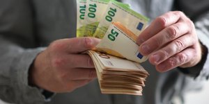 Μετρητά χρήματα