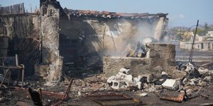 Το καμένο σπίτι όπου εντοπίστηκε η σορός στο Τογάνι Κερατέας
