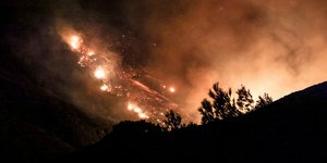 Δύσκολη η κατάσταση με τη φωτιά στη Χίο