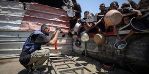 O Παλαιστίνιος φωτογράφος Άνας Ζαγιέντ Φτεϊχά στη Λωρίδα της Γάζας 