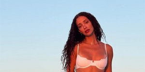 Η Ελένη Φουρέιρα με λευκό μπικίνι