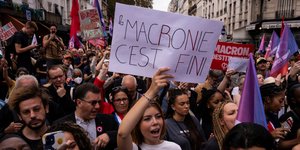 Διαδηλωτές στο Παρίσι κατά Μακρόν
