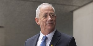 Ο Γκαντς προτείνει στον Νετανιάχου να σχηματίσει κυβέρνηση συνασπισμού με τα αντιπολιτευόμενα κόμματα για να σώσουν τους ομήρους