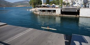 «Κόλλησε» -ενώ ήταν ανοιχτή-η γέφυρα του Ευρίπου / Φωτογραφία: Eurokinissi