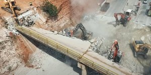 κατεδάφιση γέφυρας τούνελ