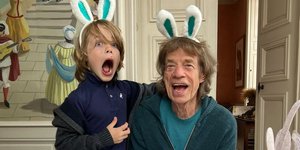 Έτσι γιόρτασε τα 82α γενέθλιά του ο Μικ Τζάγκερ -Οι φωτογραφίες με τον γιο του και τη 38χρονη σύντροφό του