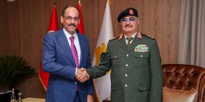 Ο Χαφτάρ συναντήθηκε με με τον αρχηγό των Μυστικών Υπηρεσιών της Τουρκίας [εικόνα] 