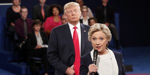 Χίλαρι Κλίντον και Ντόναλντ στο debate του 2016 για την προεδρεία των ΗΠΑ