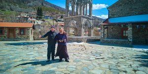 Viral o ιερέας που διαθέτει κανάλι στο YouTube, drone και κάμερες και προβάλλει το Βόιο Κοζάνης