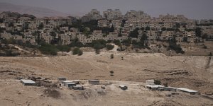Ισραήλ: Εγκρίθηκαν τα σχέδια για την ανέγερση οικισμού που θα χωρίζει την Ανατολική από τη Δυτική Όχθη,