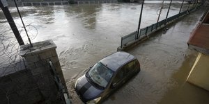 Δεκάδες νεκροί λόγω των πλημυρών στην Ινδία
