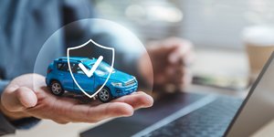 Άνδρας και online ασφαλεία αυτοκινήτου