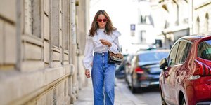 Οι στιλίστες συμφωνούν: Αυτή είναι η μοναδική απόχρωση του τζιν που κολακεύει όλες τις γυναίκες