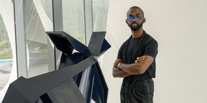 Η ιστορία του Joseph Awuah-Darko, ενός Γκανέζου καλλιτέχνη που μετακόμισε στην Ολλανδία και δήλωσε ότι σχεδίαζε να υποβληθεί σε ευθανασία λόγω αθεράπευτης διπολικής διαταραχής, μοιάζει περισσότερο με σενάριο ταινίας παρά με πραγματικότητα / FACEBOOK