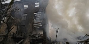 καπνοι γκρεμισμενο κτιριο