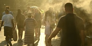 Κόσμος εν μέσω καύσωνα στην Αθήνα
