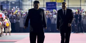 Οι ηγέτες Βόρειας Κορέας και Ρωσίας, Κιμ Γιονγκ Ουν και Βλαντίμιρ Πούτιν