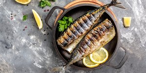 Κολιός ψητός με πιπεράτο λαδολέμονο / Φωτογραφία: Shutterstock