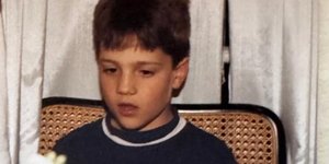 Μια εικόνα από το μακρινό παρελθόν δημοσίευσε ένας από τους πιο δημοφιλείς Έλληνες τραγουδιστές