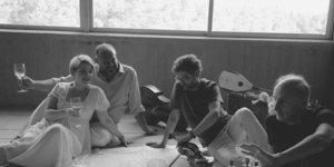 Τραγούδια του Μεσοπολέμου, «Το φως ανάμεσα» 