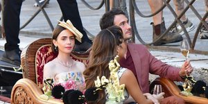 Η Λίλι Κόλινς με το φόρεμα ελληνίδας σχεδιάστριας