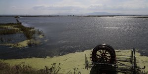 Η λίμνη Κάρλα πλημμυρισμένη από τις κακοκαιρίες Daniel και Elias