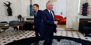 Ο Γάλλος πρόεδρος Εμμανουέλ Μακρόν και ο πρωθυπουργός Φρανσουά Μπαϊρού