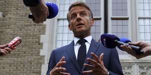 μακρον χειρονομιες 